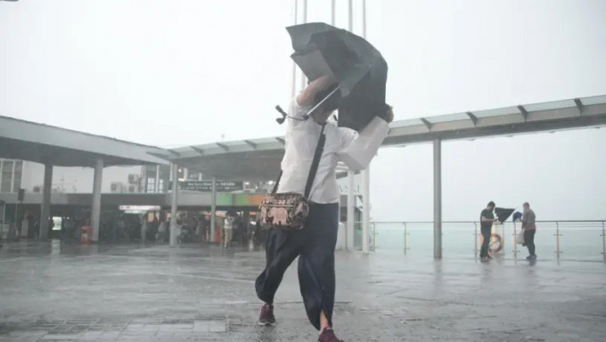 天文台一度发出黄色暴雨警告。