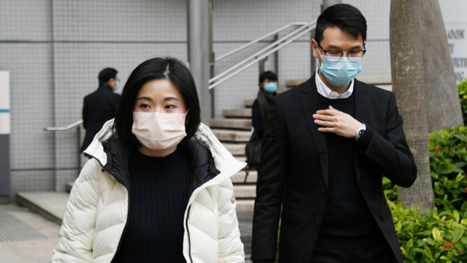 医管局女高层庄慧敏(左)及丈夫赵名宇(右)涉嫌在超市偷食物案将押后至月6日宣判。资料图片