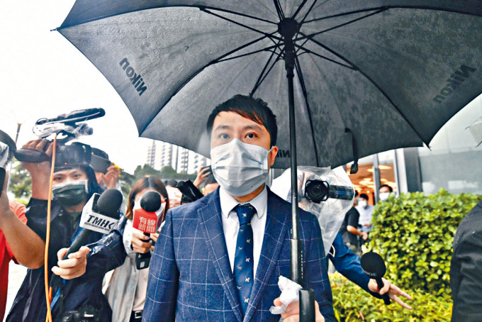 新界西十六名區議員昨被裁定宣誓無效須即時離任，包括民主黨鄺俊宇。