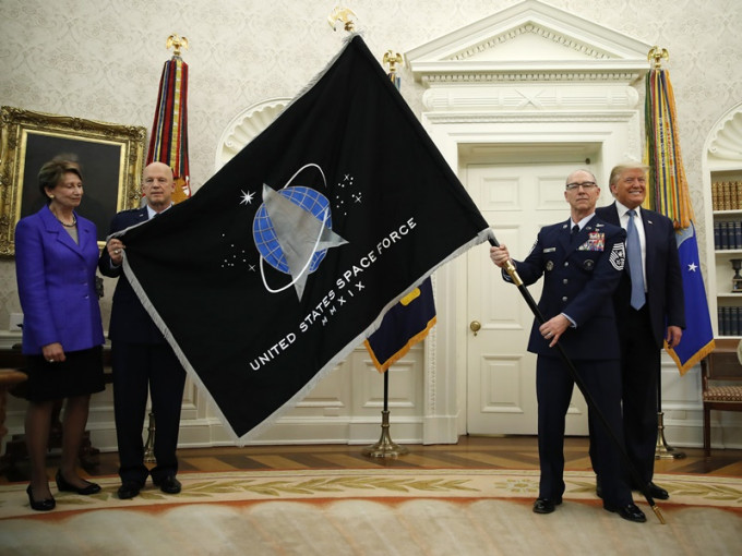 太空军全新官方旗帜。AP