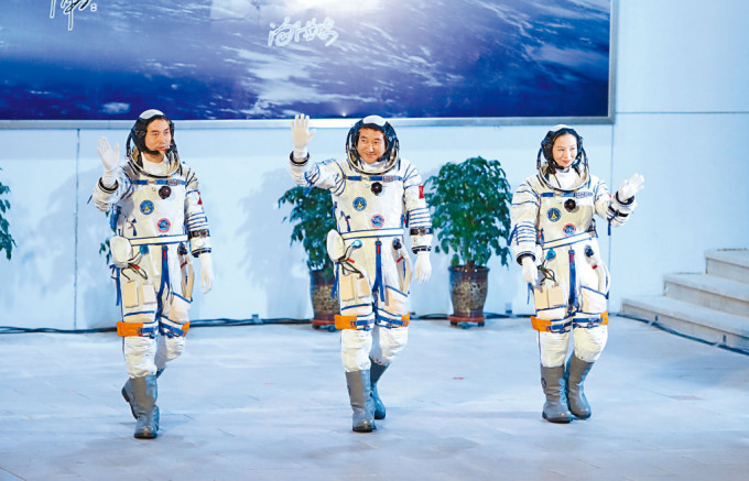 中國在載人航天工程發展迅速，已有不少太空人完成飛行任務。