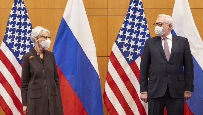 美俄战略安全对话结束，双方各执一词未能缩窄分歧。