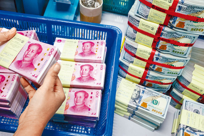 中国5月外汇储备逾3万亿美元 按月降0.88% 中止二连升