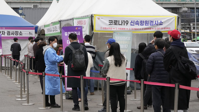南韓增逾62萬宗確診再創單日新高。AP