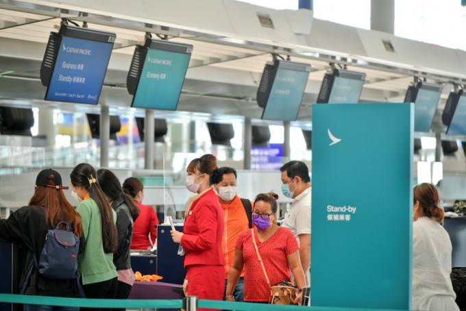 国泰去年十一月起测试「数码健康护照」，并于今年三月和机管局展开应用场景测试。资料图片