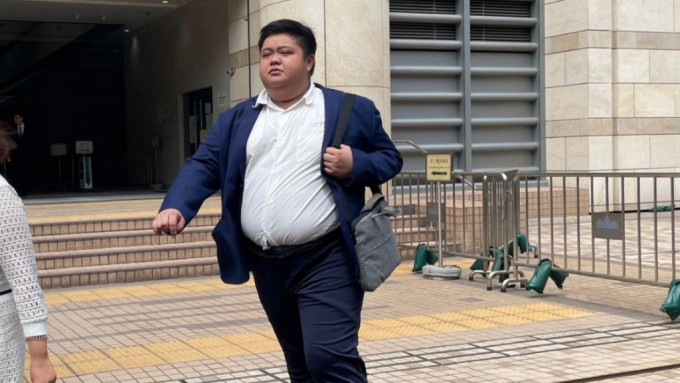 何希贤承认4项披露个人资料罪，判监3个月，缓到两年。王仁昌摄