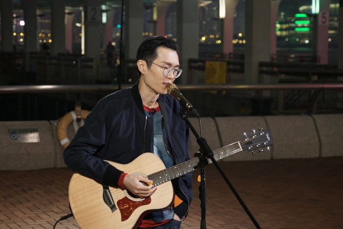 方大同在中环初次Busking反应太踊跃。