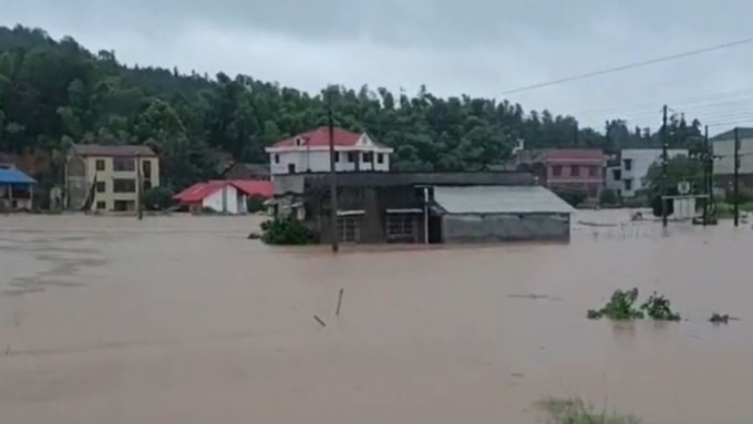 湖南湘潭高桥村上湾遭洪水淹浸。