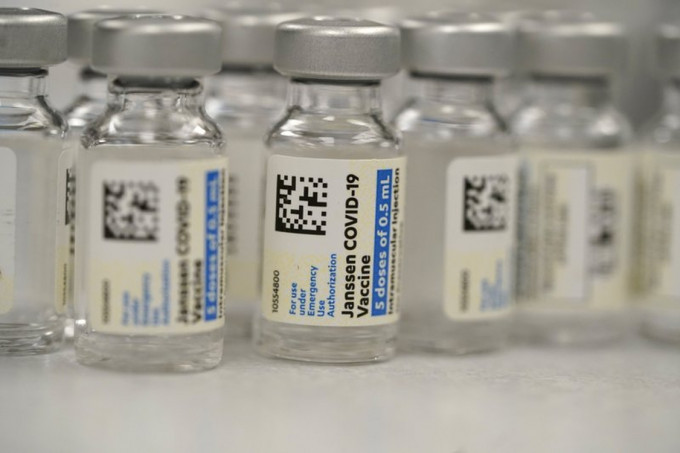 美國數百萬劑強生疫苗積存，或引發過期浪費問題。AP圖片