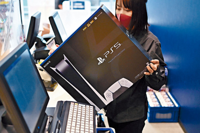 PS5遊戲機二○二○年十一月開售時，日本川崎市這家電子產品店銷情火爆。