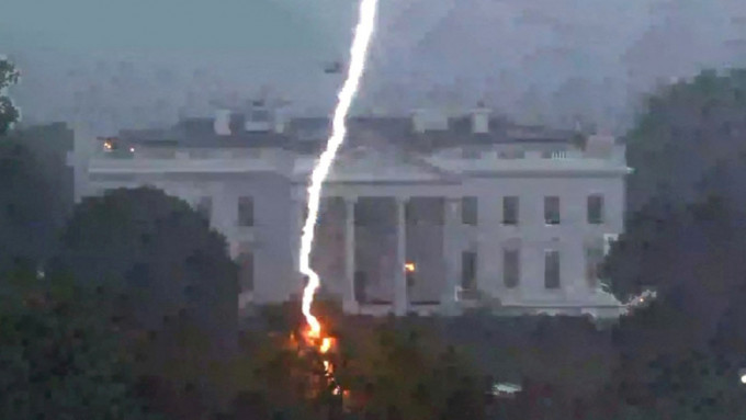 白宮附近的拉斐特公園被雷電擊中。REUTERS