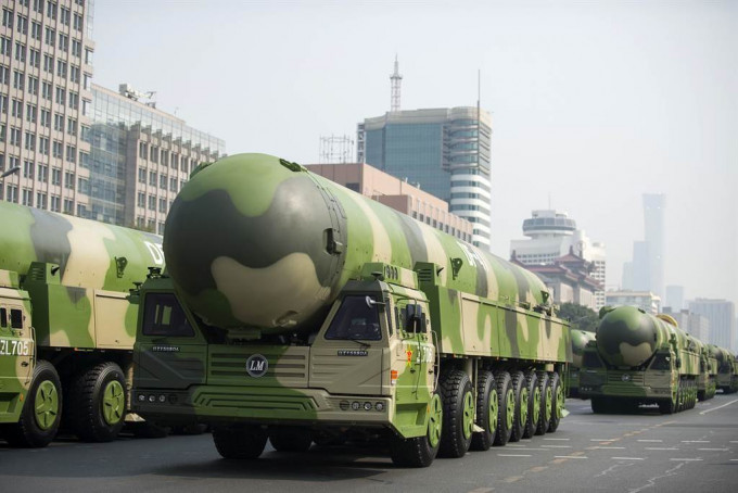 传中美将于下周举行军备控制谈判，图为东风41洲际核子弹道导弹。（新华社）