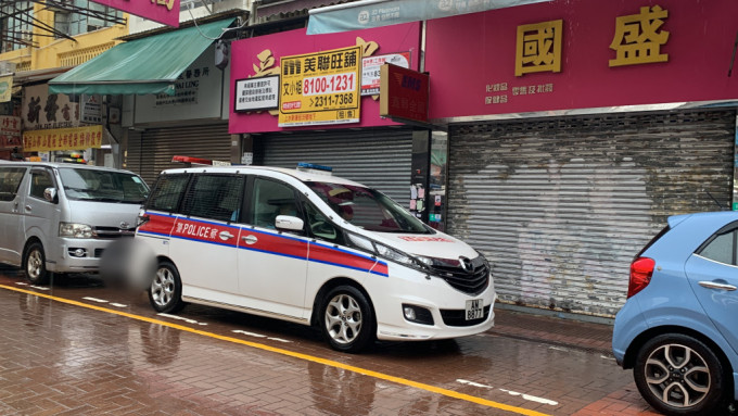 海味店遭爆窃损失逾10万，警员到场调查。刘汉权摄