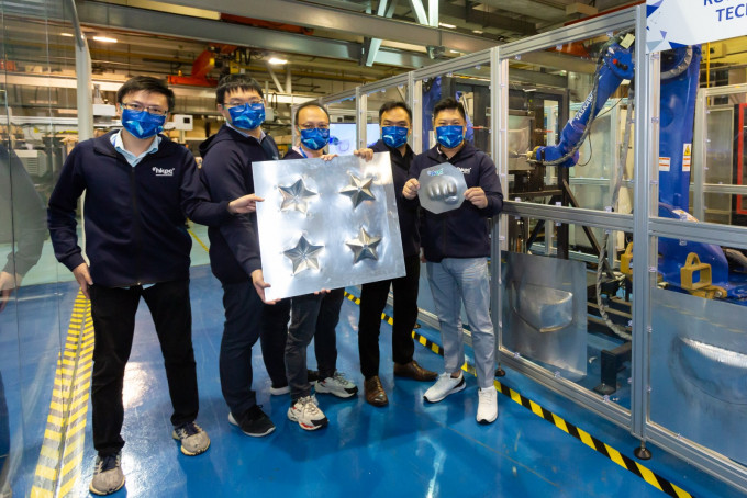 生产力局研发团队成员（右至左）：单铭贤、陈伟伦、邓柏钜、温烱新、张倚乐。 生产力局图片