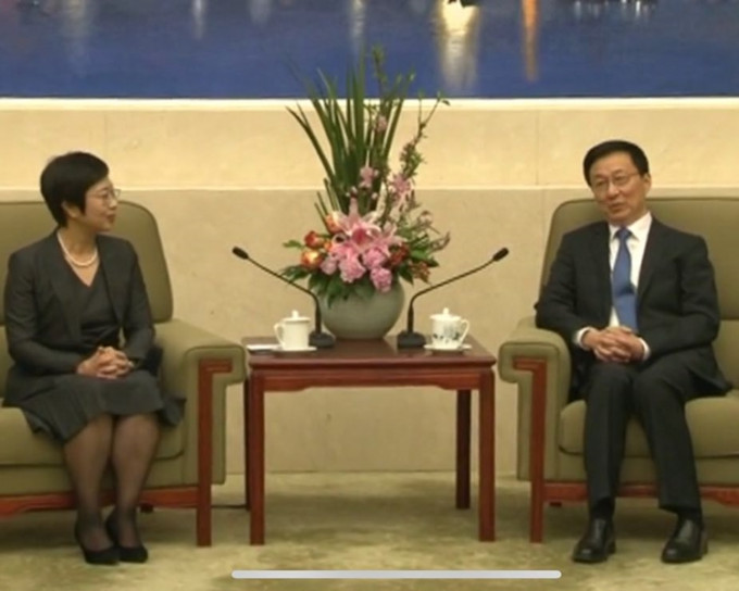 韩正会见行政法务司司长陈海帆率领的澳门高官团。澳亚卫视截图