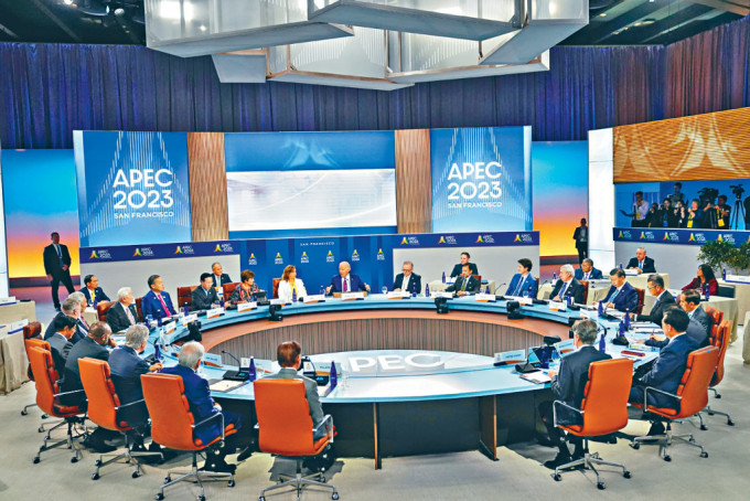 APEC领导人非正式会议在美国三藩市莫斯科尼中心举行。