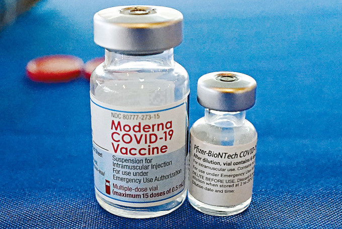 辉瑞新冠疫苗(右)和莫德纳疫苗。