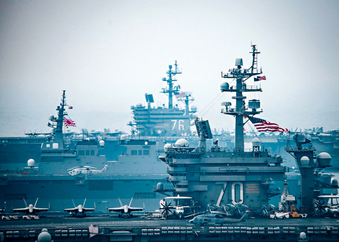 美军航空母舰与日本舰艇2017年举行联合军演。