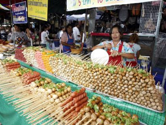 翟道翟周末市场为曼谷知名景点。资料图片