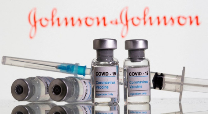 美國CDC因應強生疫苗的血栓疑慮，呼籲民眾如有其他選擇，應免接種這款疫苗。路透社資料圖片