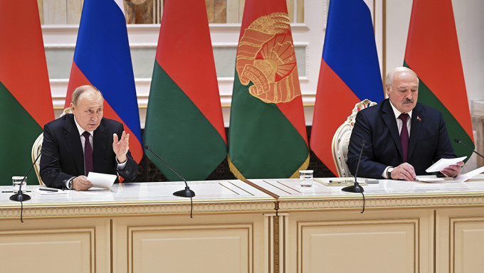 俄罗斯总统普京罕有地访问邻国白俄罗斯首都明斯克，并与卢卡申科进行会谈。AP