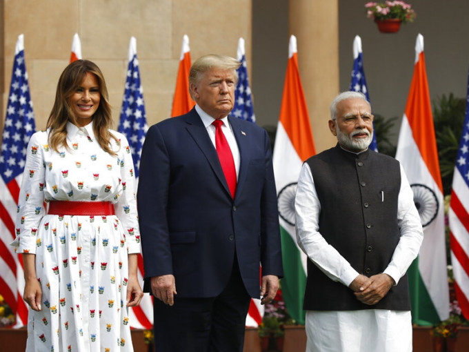 正在印度訪問的美國總統特朗普(中)。AP