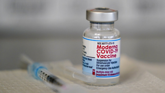 莫德纳疫苗早前已获美国政府核准作为加强剂。美联社资料图片