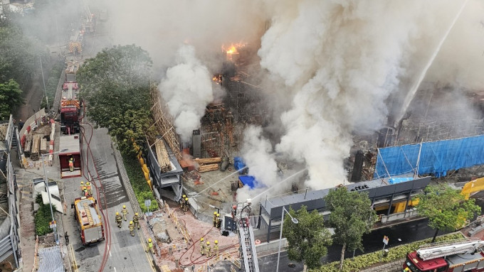 洪水桥地盘四级火｜房协 : 已向承建商发停工令 不排除需进行加固甚至拆卸重置。徐裕民摄