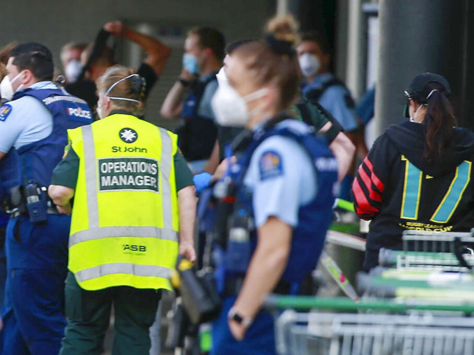 紐西蘭男子超市斬傷6人被擊斃。AP