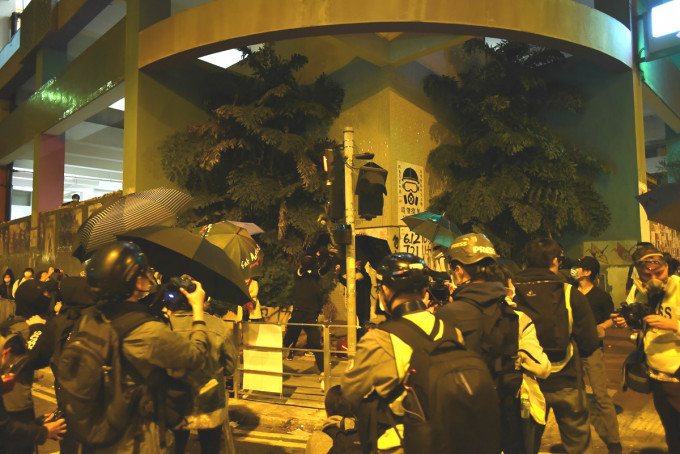 将军澳2月8日有示威者与警方冲突。资料图片