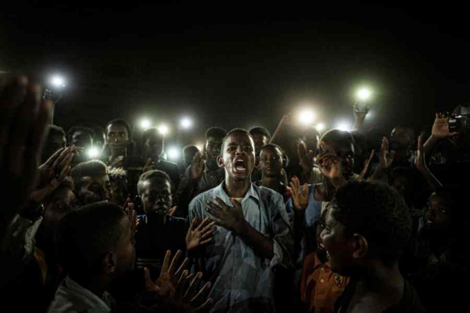 喀土穆示威者照片榮獲世界最佳新聞圖片大獎。AP