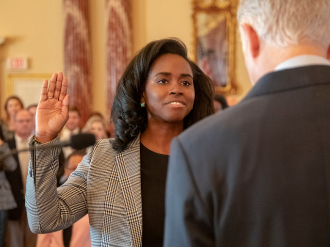 美國國務院非裔女助理國務卿泰勒提出呈辭。(網圖)