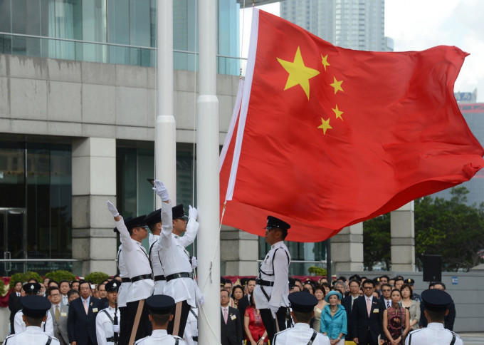 林鄭月娥指，香港特區承擔維護國家安全的主要責任，在政府的領導和工作層面都要加強執法能力。