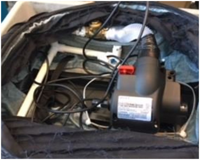 假炸弹放在随身行李箱内被发现。网图