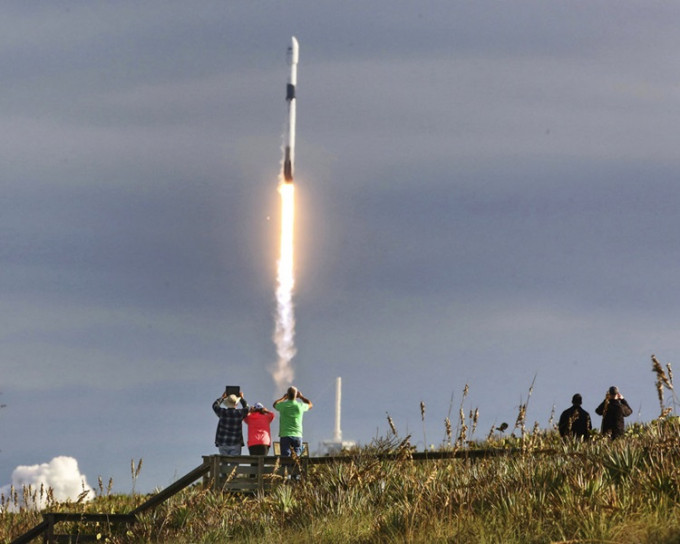 SpaceX成功发射二手火箭。AP
