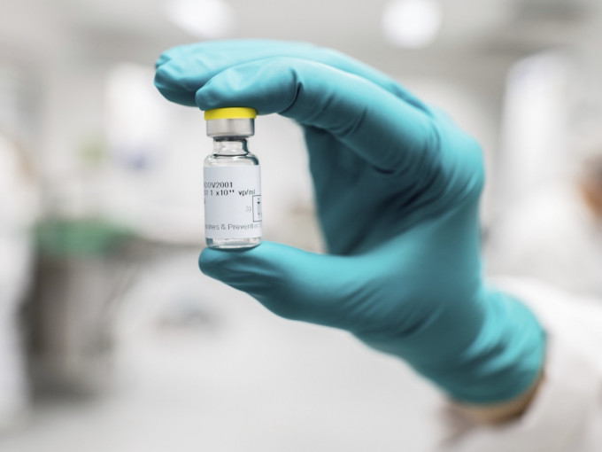 美国强生公司称，接种新冠疫苗加强剂的人士，其体内抗体数量将增加9倍。AP资料图片