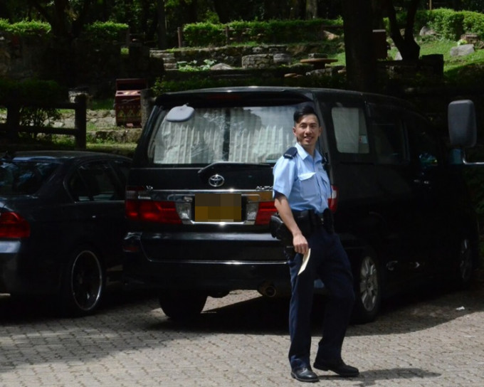 男子疑感情問題車內燒炭。