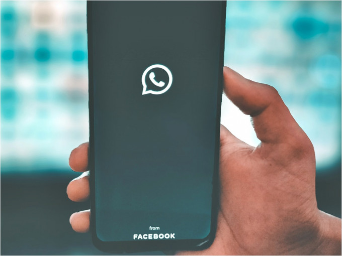 Whatsapp强制用户同意分享帐户资料给母公司facebook引起民众不满。示意图