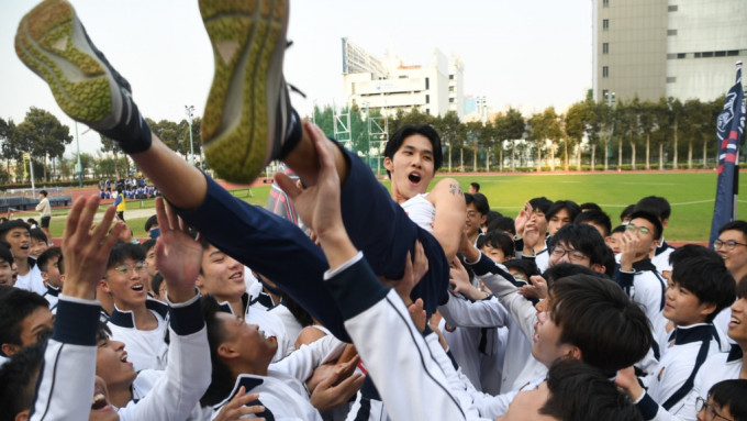 D1田径回复3个比赛日，场内外的热氛都炽热。吴家祺摄