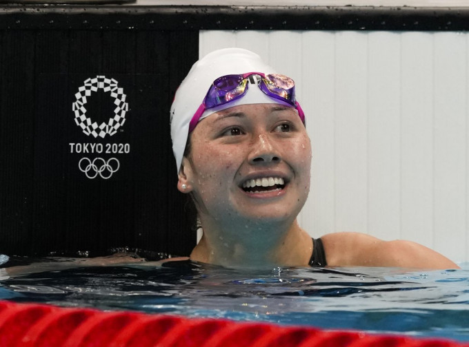 何詩蓓在女子100米自由泳決賽中奪得銀牌。AP