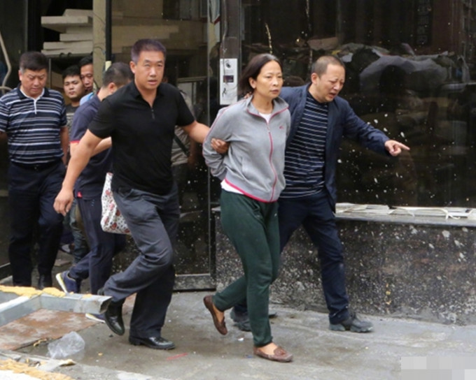 李艳滨潜逃5日之后，在哈尔滨南岗区被捕。网图