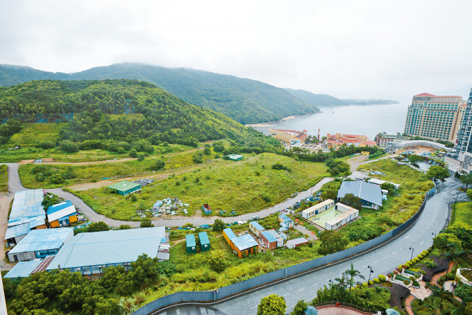 ■香港興業與中信泰富持有的愉景灣地皮以逾52億完成補地價。