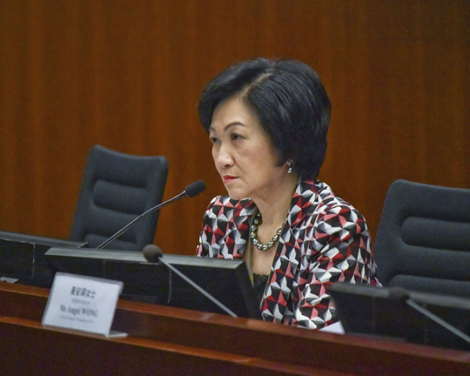 叶刘淑仪认为上级法院应该下达量刑指引。