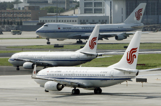 美國航空業界去信拜登政府，要求暫停增加中美航班。美聯社