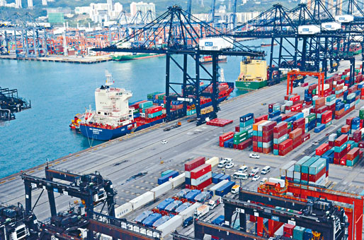 本港上月進口及出口貨值跌幅顯著收窄 。