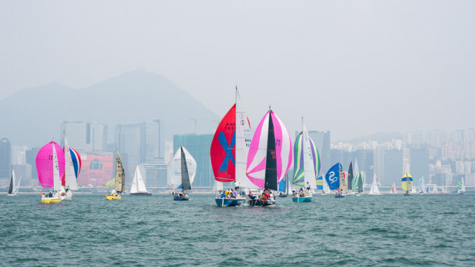 「宝马秋季帆船赛」将于9月9日及10日假维多利亚港上演，维港千帆并举的场面将重现眼前。香港游艇会图片