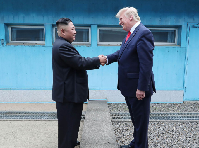 特朗普近日成为历来第一位踏足北韩境内的在任美国总统，与金正恩谈了近一小时。AP