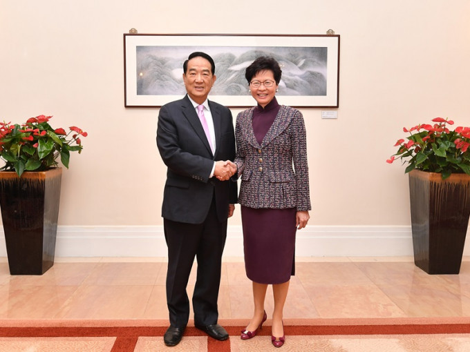 林郑月娥与到访的亲民党主席宋楚瑜会面 。政府新闻处图片