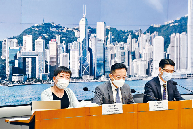 ■张竹君(左)在记者会上表示，发现的变种病毒个案暂未掌握其感染源头。