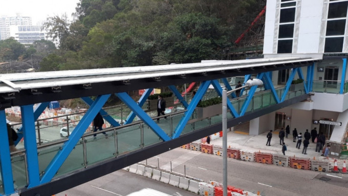 「葵涌青山公路至工業街升降機及行人通道系統」已於1月29日開放予市民使用。林世雄fb